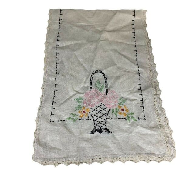 VTG Embroidered Table Runner Centerpiece Off-White Spring Basket Vase Flower 33" - Picture 3 of 3